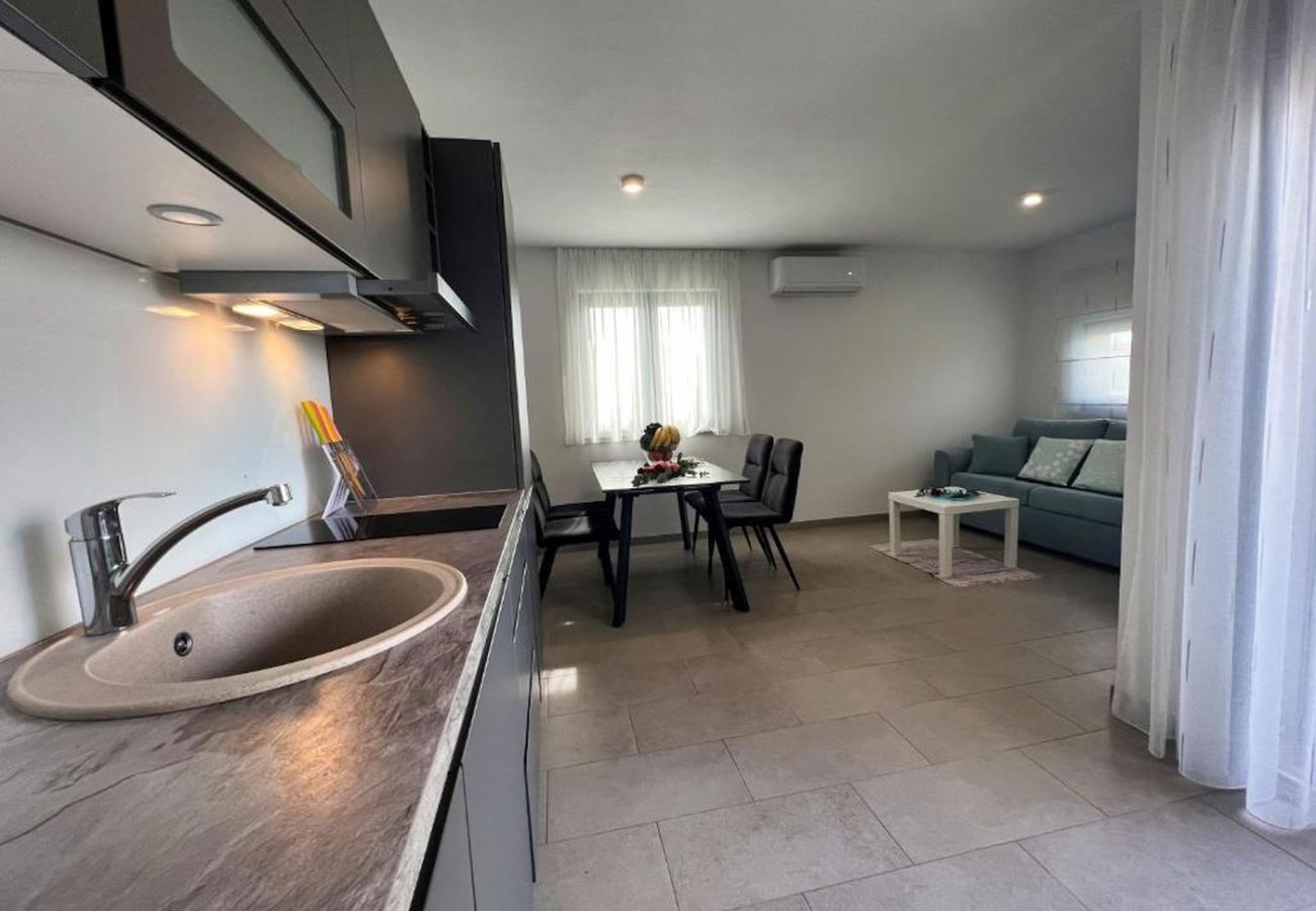 Ferienwohnung in Nin - Ferienwohnung in Zaton (Zadar) mit Terrasse, Klimaanlage, W-LAN (4141-11)