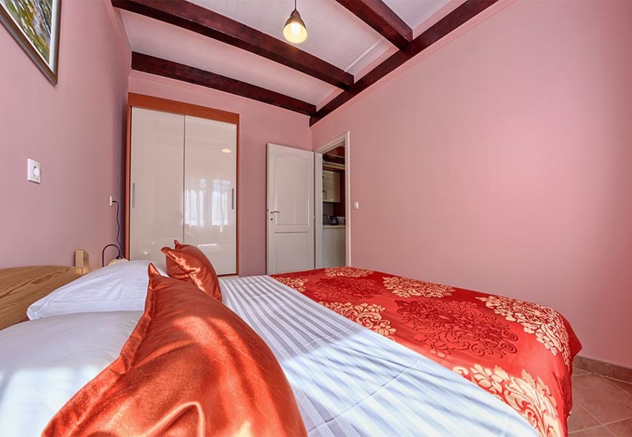 Villa in Okrug Gornji - Ferienhaus 5243 für 8 Pers