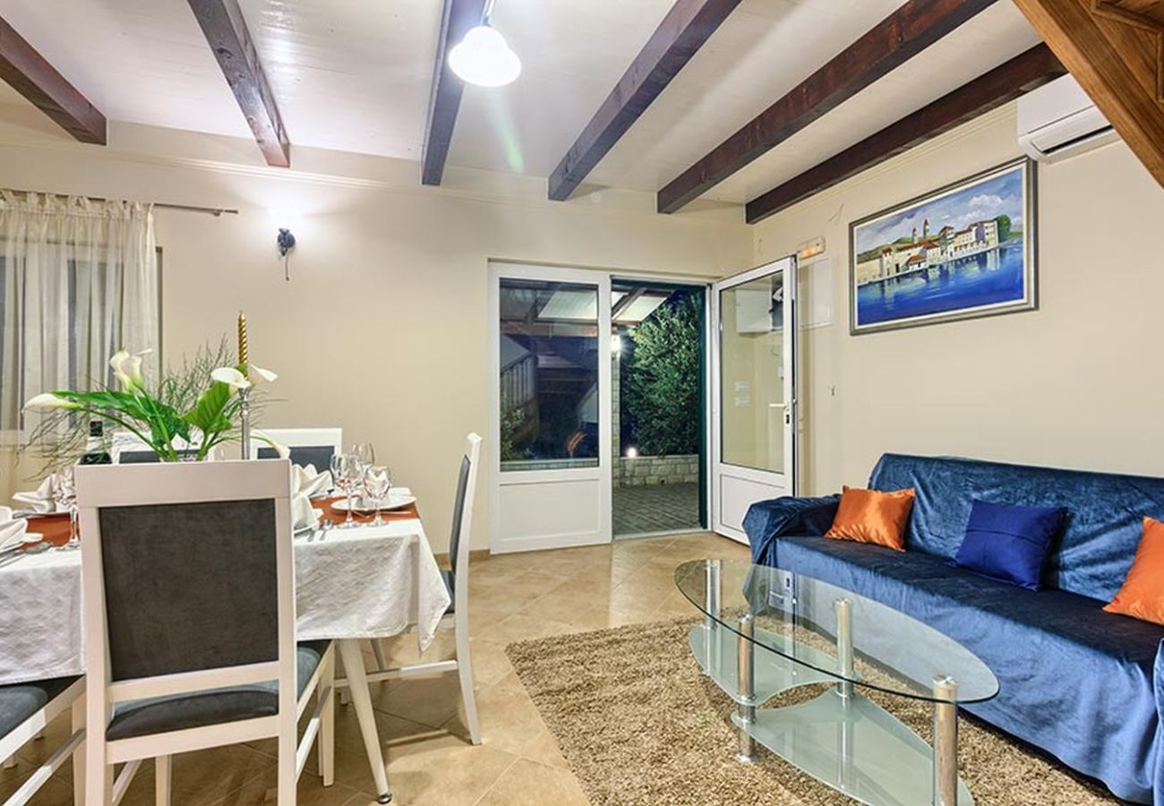 Villa in Okrug Gornji - Ferienhaus 5243 für 8 Pers