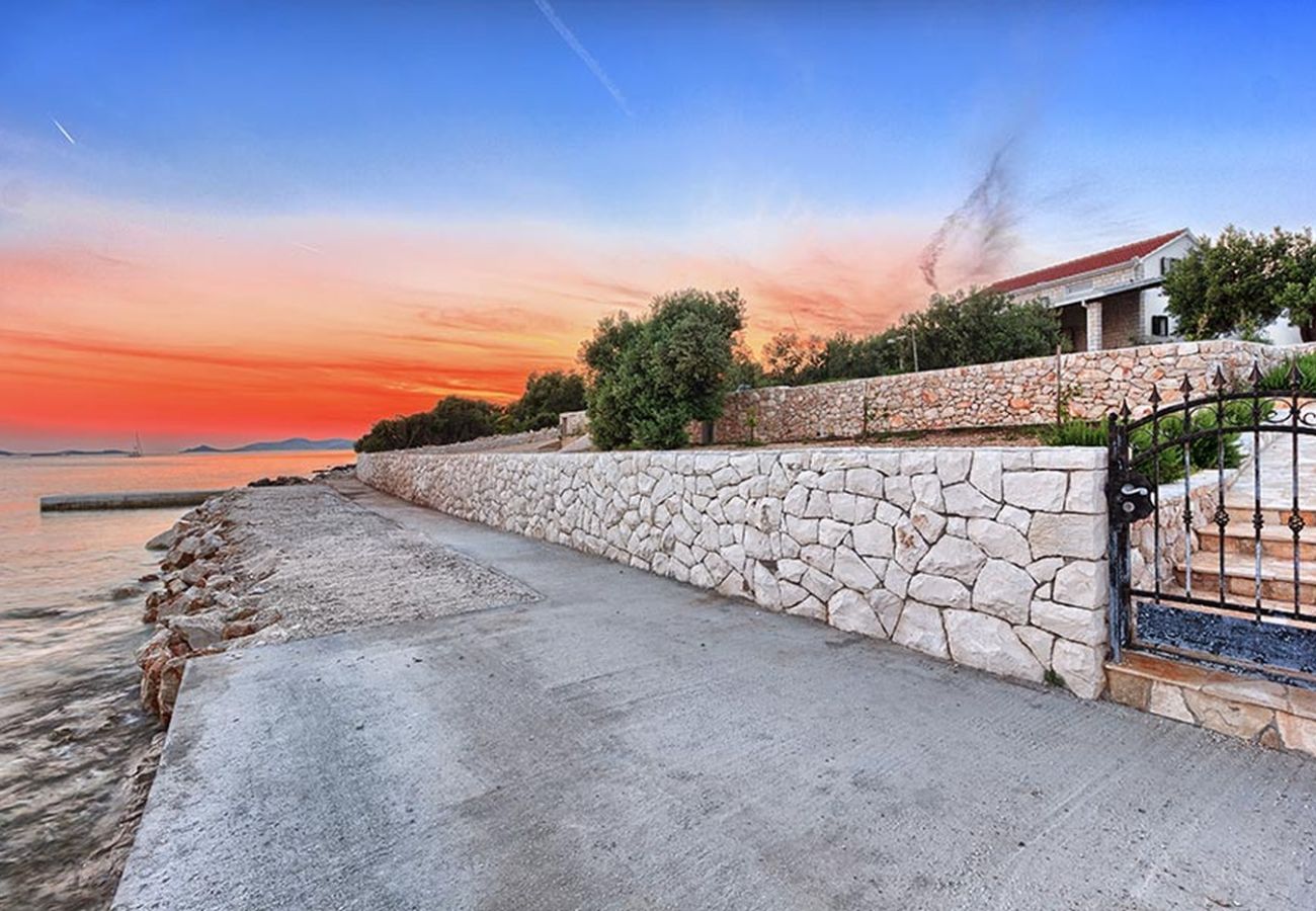 Villa in Okrug Gornji - Ferienhaus 5243 für 8 Pers