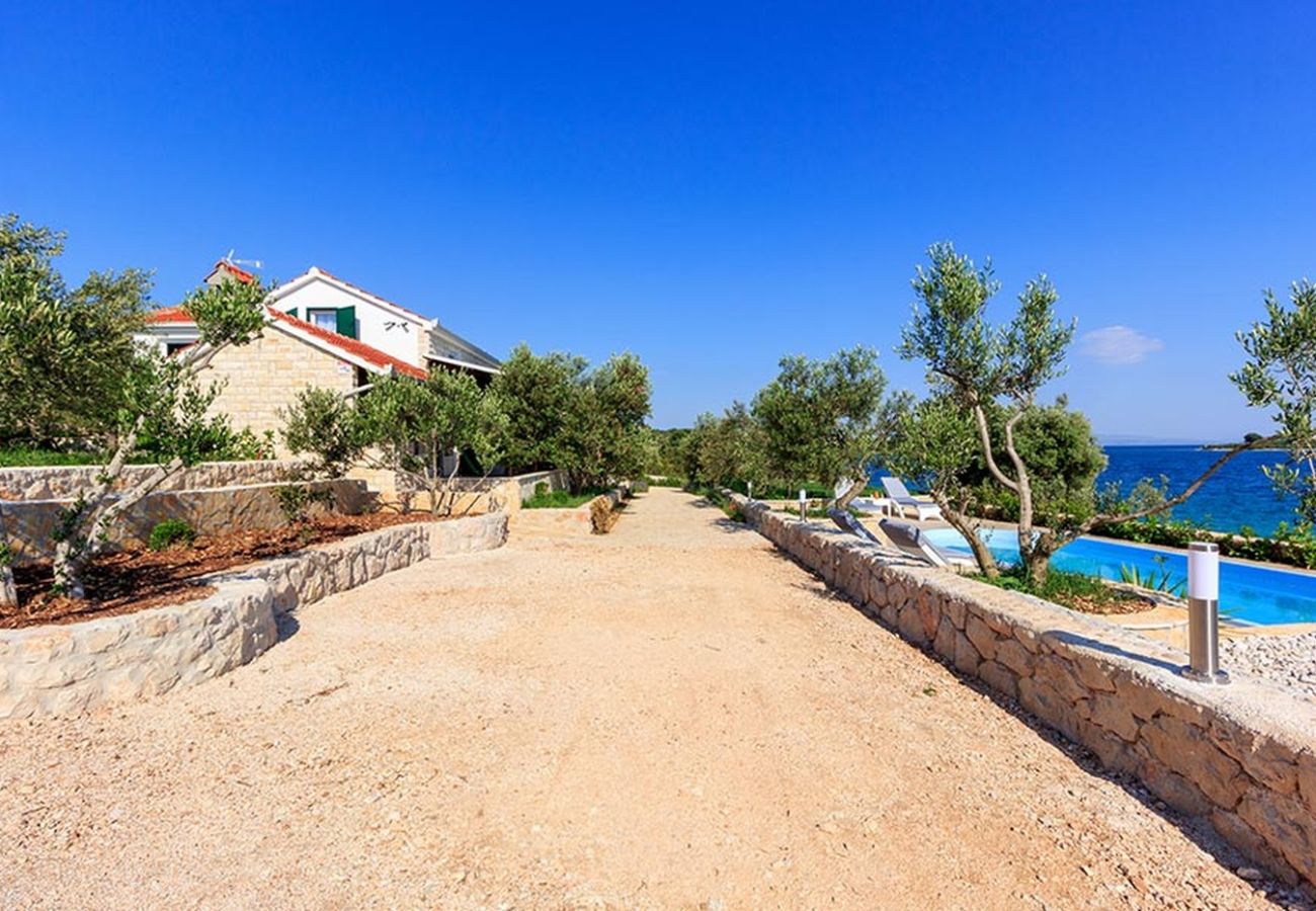 Villa in Okrug Gornji - Ferienhaus 5243 für 8 Pers