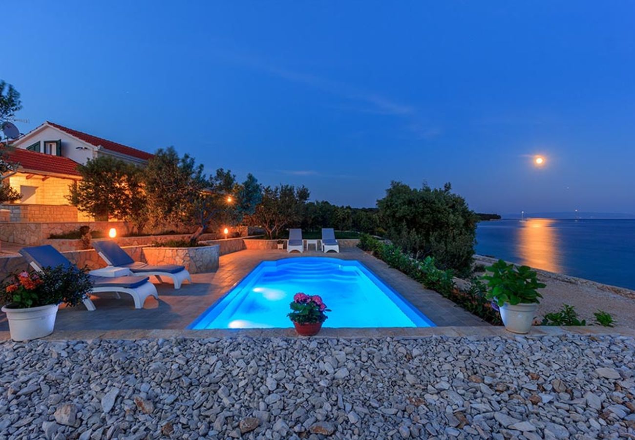 Villa in Okrug Gornji - Ferienhaus 5243 für 8 Pers