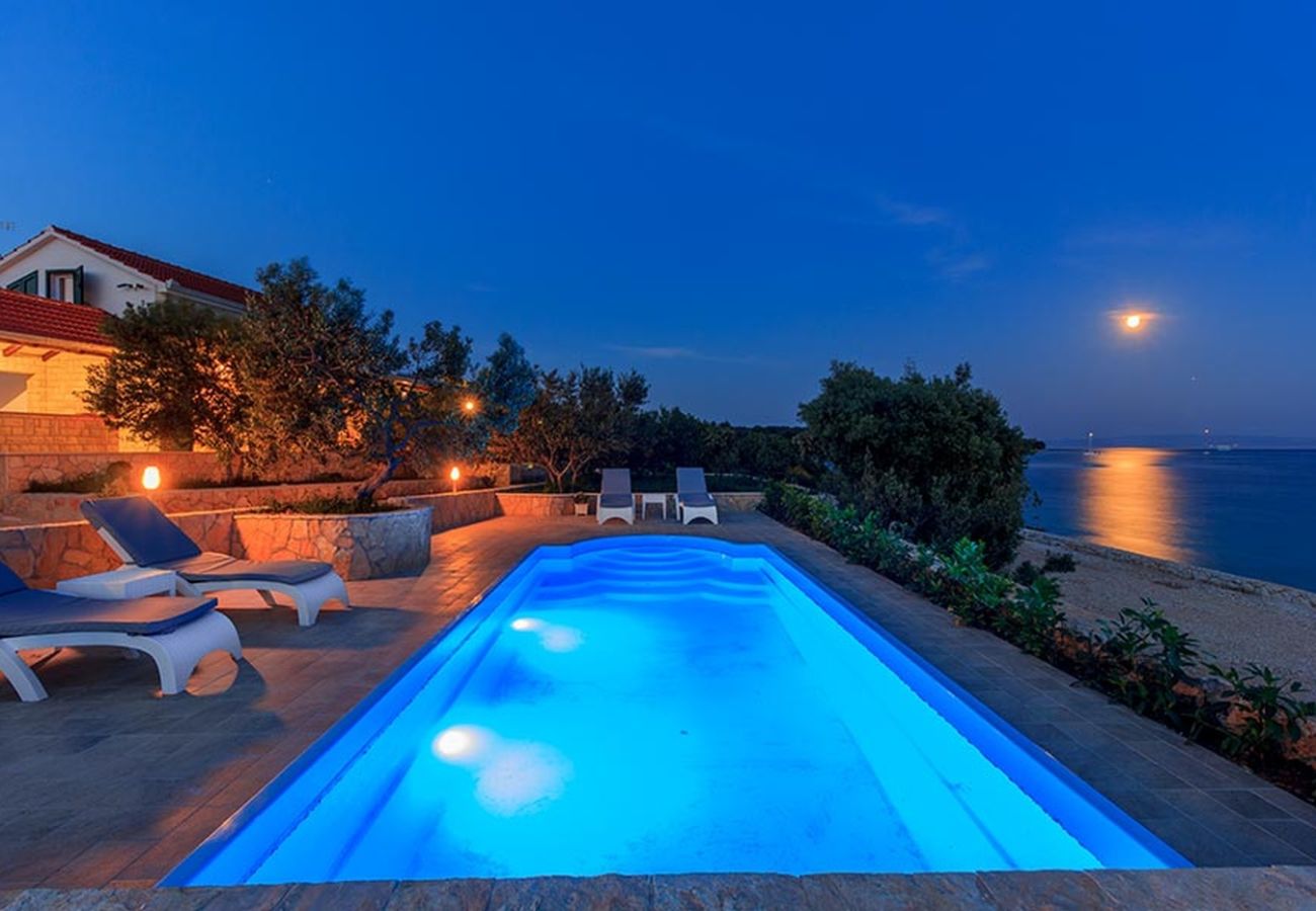 Villa in Okrug Gornji - Ferienhaus 5243 für 8 Pers