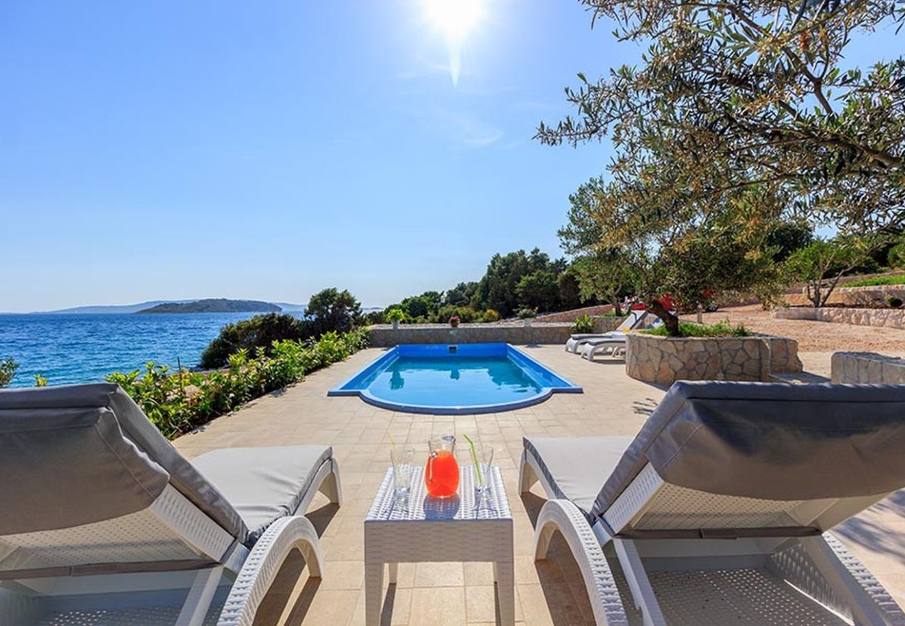 Villa in Okrug Gornji - Ferienhaus 5243 für 8 Pers