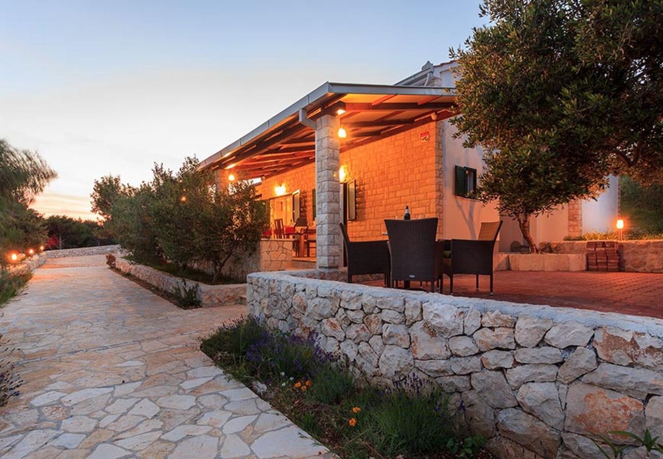 Villa in Okrug Gornji - Ferienhaus 5243 für 8 Pers