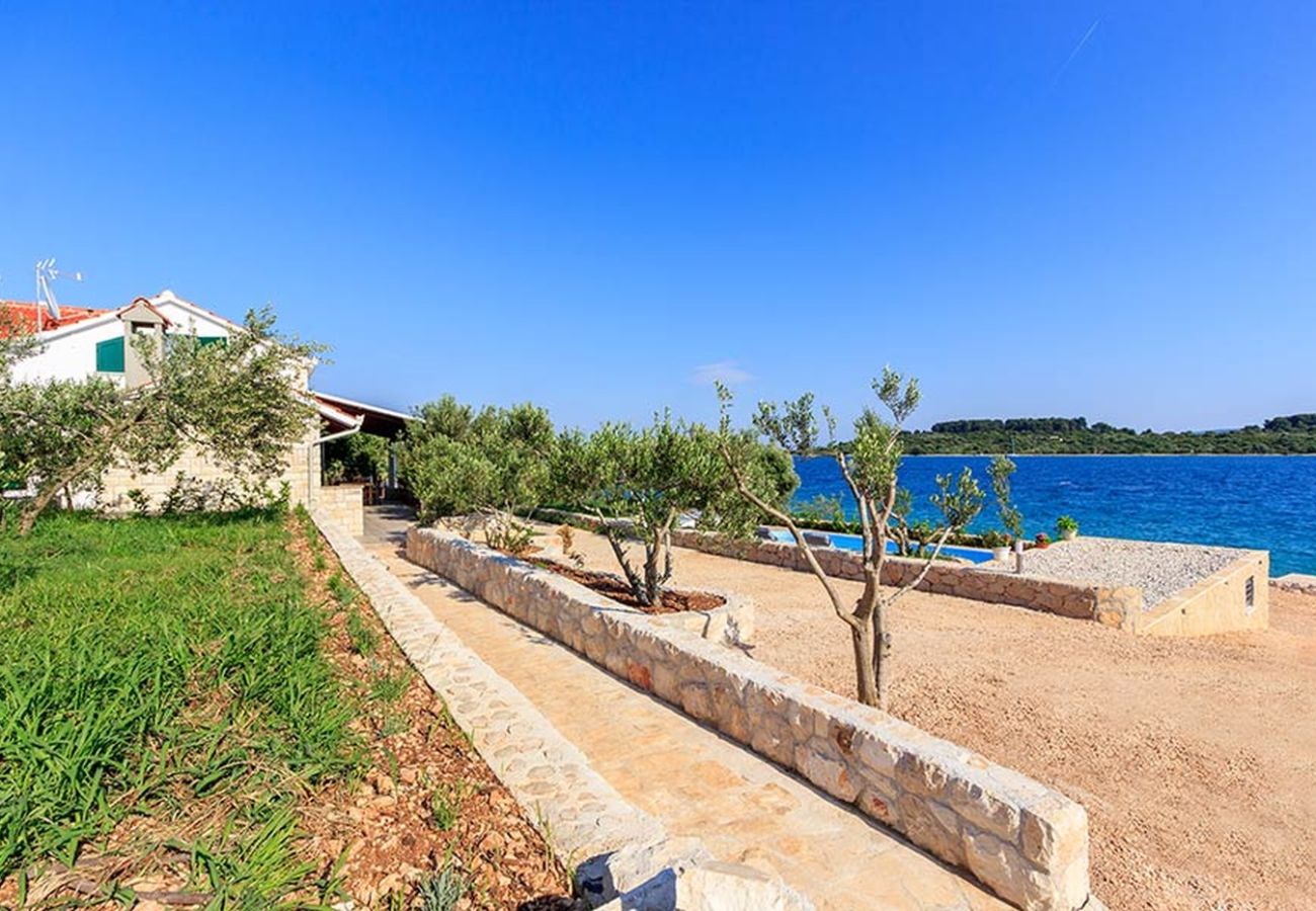 Villa in Okrug Gornji - Ferienhaus 5243 für 8 Pers