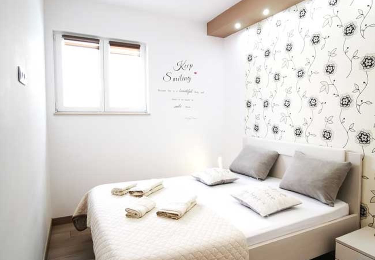 Ferienwohnung in Bol - 5244-2 A2 4P in B