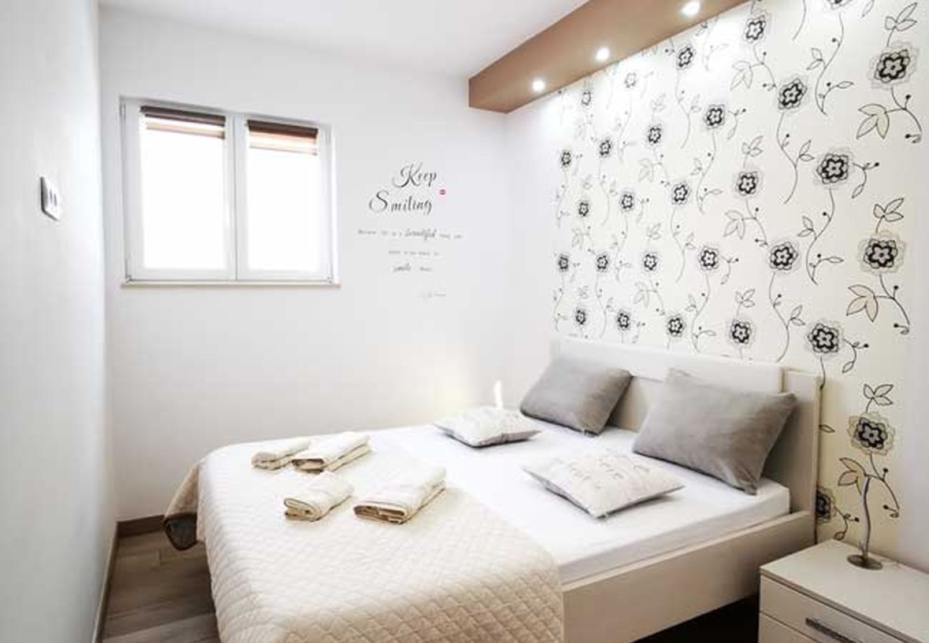 Ferienwohnung in Bol - 5244-2 A2 4P in B