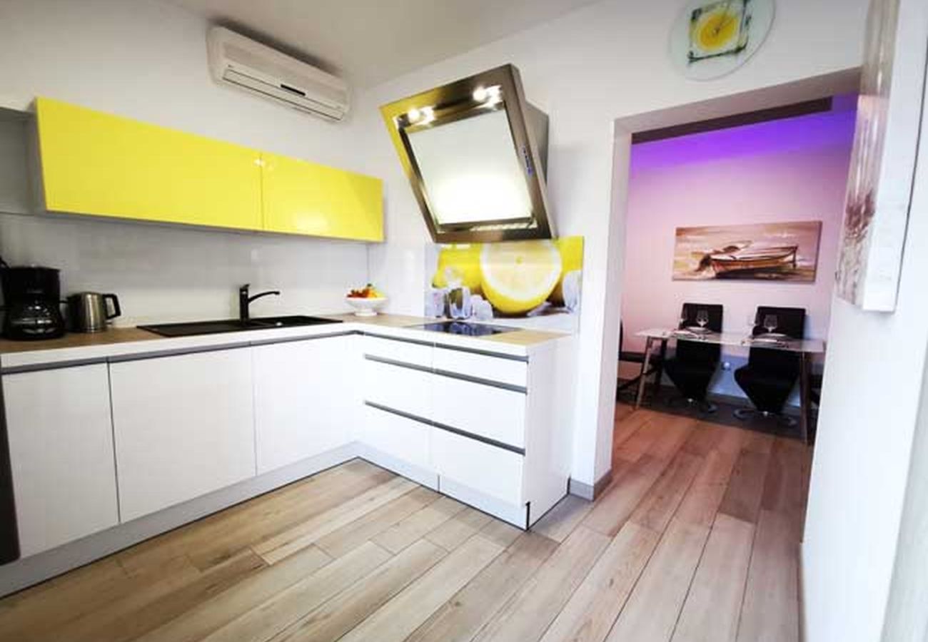 Ferienwohnung in Bol - 5244-2 A2 4P in B